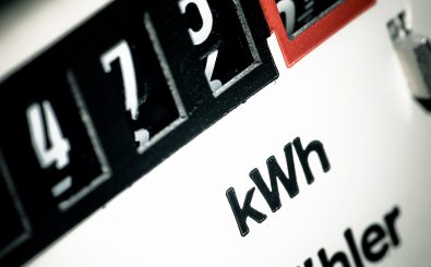 Muss man nachzahlen oder bekommt man sogar noch eine Rückzahlung vom Betreiber? Foto: Stromkosten steigen! | Tekke / flickr.com / CC BY-ND 2.0 