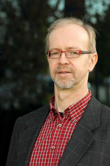 Prof. Dr. Eckard Helmers - lehrt und forscht an der Uni Trier im Bereich Umweltchemie. Foto: Frank Gemeinhardt