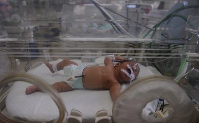 In Pakistan ist das Sterberisiko für Säuglinge am höchsten. Doch auch in Deutschland gibt es Handlungsbedarf. Foto: Aamir Qureshi | AFP