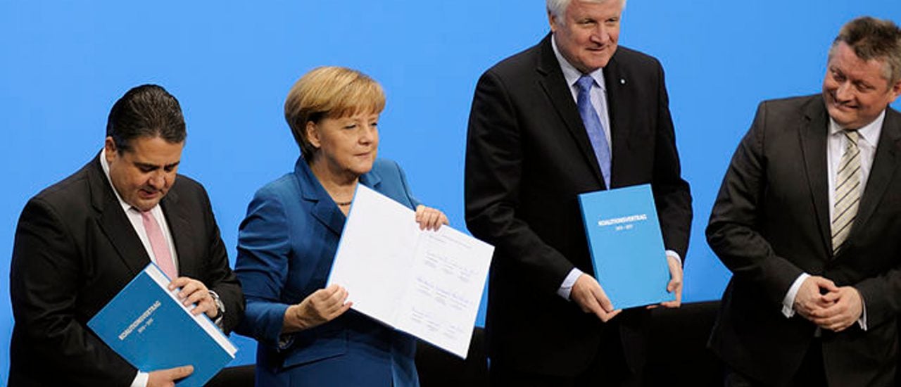 Union und SPD präsentieren 2013 den Koalitionsvertrag. Umfang des Papieres: 134 Seiten. 