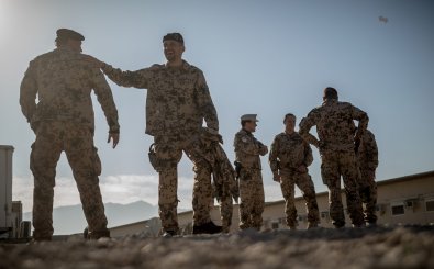 Deutsche Soldaten der NATO-Ausbildungsmission „Resolute Support“ im afghanischen Masar-e Scharif. Foto: Michael Kappeler | POOL / AFP