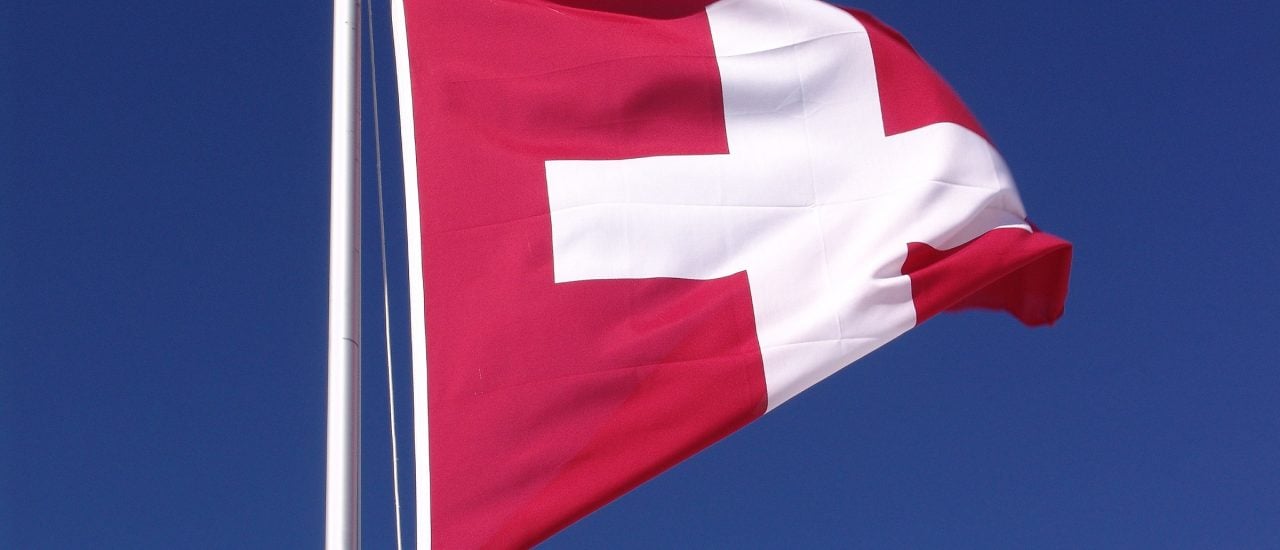 Die Debatte über die Rundfunkgebühren spaltet die Schweizer Gesellschaft. Foto: Flagge| CC BY-SA 2.0 | Martin Abblegen / flickr.com