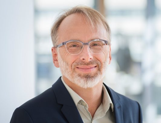 Oliver Schröm - Chefredakteur des Recherchenetzwerls CORRECTIV und leitete die Recherche zu den CumEx-Files