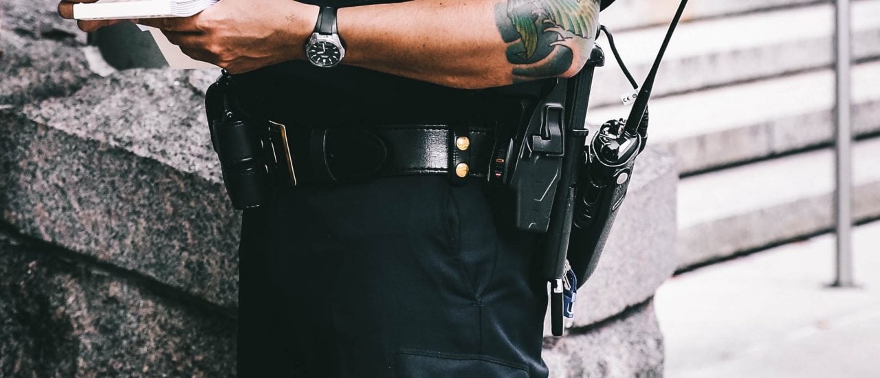 Bisher verboten: Sichtbare Tätowierungen bei Polizisten. Foto: Jordan Andrews / unsplash.com