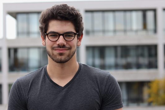 Tarek Carls - engagiert sich als Studierendensprecher an der Universität Regensburg.