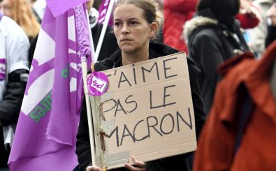 „Ich mag Macron nicht.“ Beamte in Brest streiken gegen Stellenabbau. Foto: Fred Tanneau / AFP