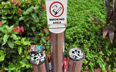 Deutschland ist ein einziger Raucherbereich – in vielen Gaststätten und auch auf Werbeplakaten. Roslan Rahmann | AFP