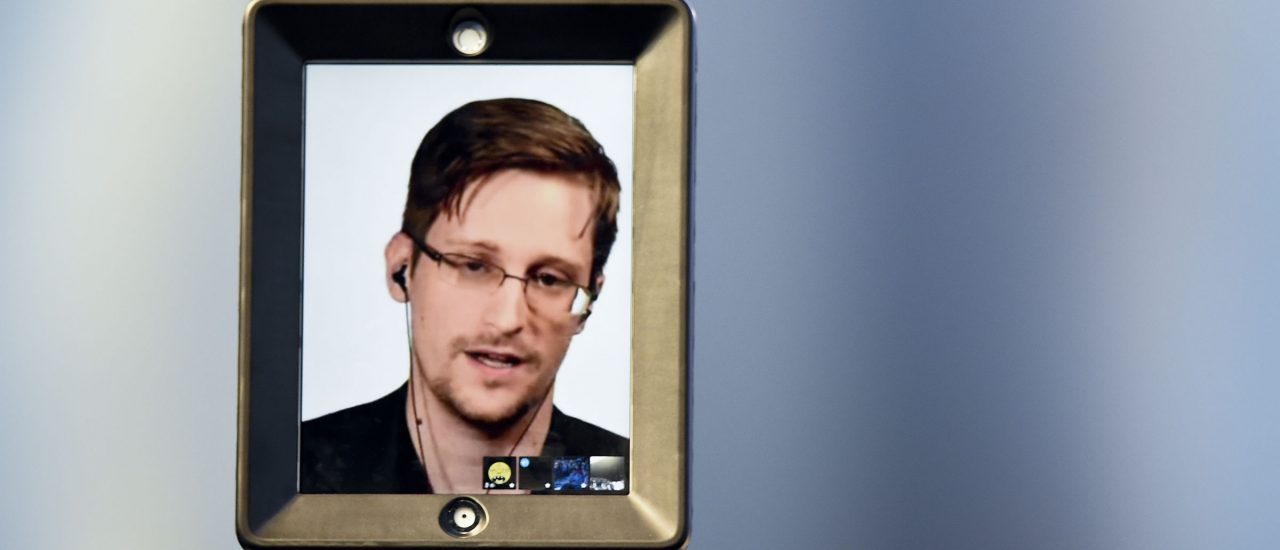 Werden Whistleblower wie Edward Snowden in Zukunft besser geschützt? Foto: Patricia de Melo Moreira| AFP