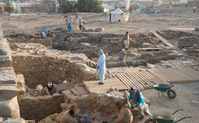 In einer saudi-arabischen Oase haben die Forscher mehr als 3000 Jahre alte Brenntöpfe gefunden. Foto: J.Kramer | Deutsches Archäologisches Institut