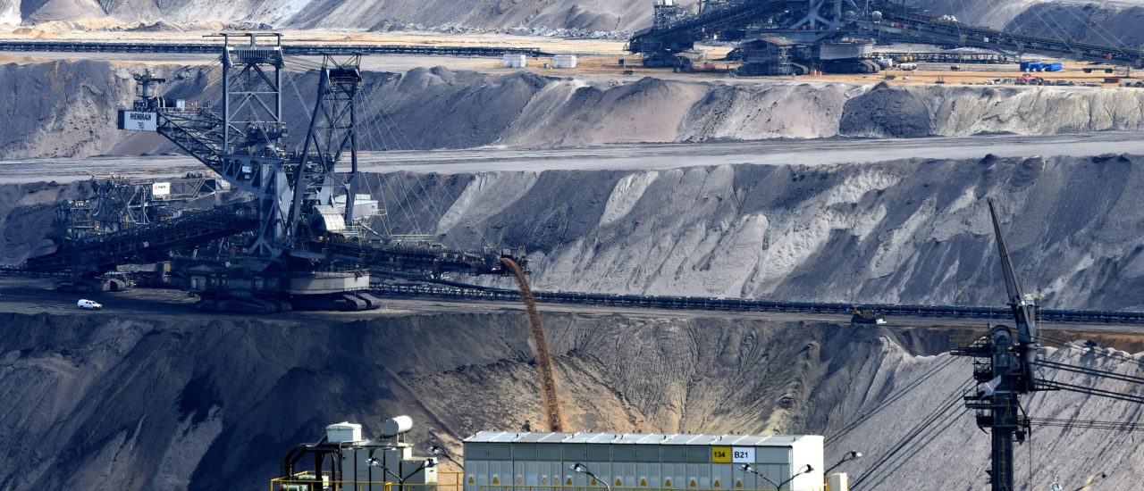 Nach wie vor ein großer Umweltverschmutzer. Braunkohlekraftwerke. Foto: PATRIK STOLLARZ | AFP