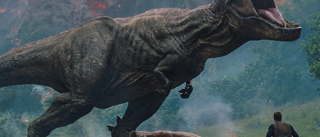 Chris Pratt trifft im neuen Jurassic-World-Film natürlich wieder auf den T-Rex. Foto: Jurassic World: Das gefallene Königreich (3D) (IMAX) | ©Universal Pictures