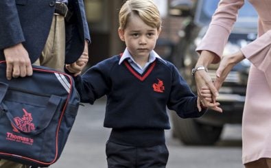 Prinz George auf seinem Weg zur Elite- Schule „Thomas’s Battersea School“. Hier sollte laut „die aktuelle“ der Gift-Eis-Anschlag erfolgen. Foto: Richard Pohle | AFP