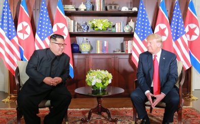 Kim Jong-Un und Donald Trump beim Gipfeltreffen am Dienstag in Singapur. Bild: KCNA VIA KNS | AFP