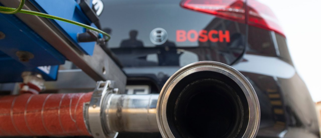 Die Abgasaffäre kommt VW teuer zu stehen. Foto: Thomas Kienzle | AFP