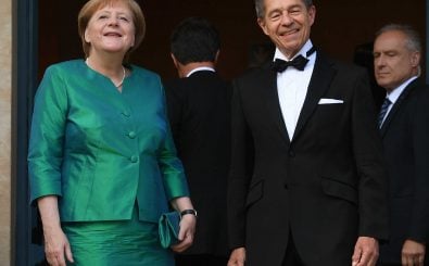Angela Merkel und Ehemann Joachim Sauer sehen in Bayreuth doch eigentlich ganz glücklich aus. Foto: Christof Stache | AFP