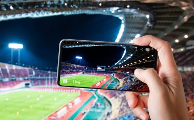 Facebook und Co. bringen Sportevents aufs Smartphone. Foto: red mango | shutterstock.com