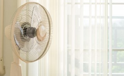 Lüften oder doch lieber den Ventilator anschmeißen? Foto: Bouybin / Shutterstock.com