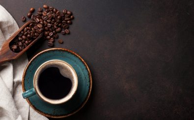 Geht es bei den Darbovens bald vielleicht gar nicht mehr um Kaffee? Der neue Erbe könnte alles ändern. Foto: Evgeny Karandaev | Shutterstock.com