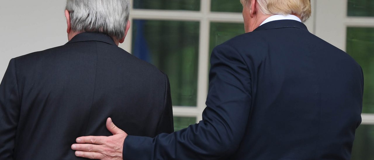 Juncker und Trump haben den Handelsstreit vorerst beigelegt. Foto: Saul Loeb | AFP