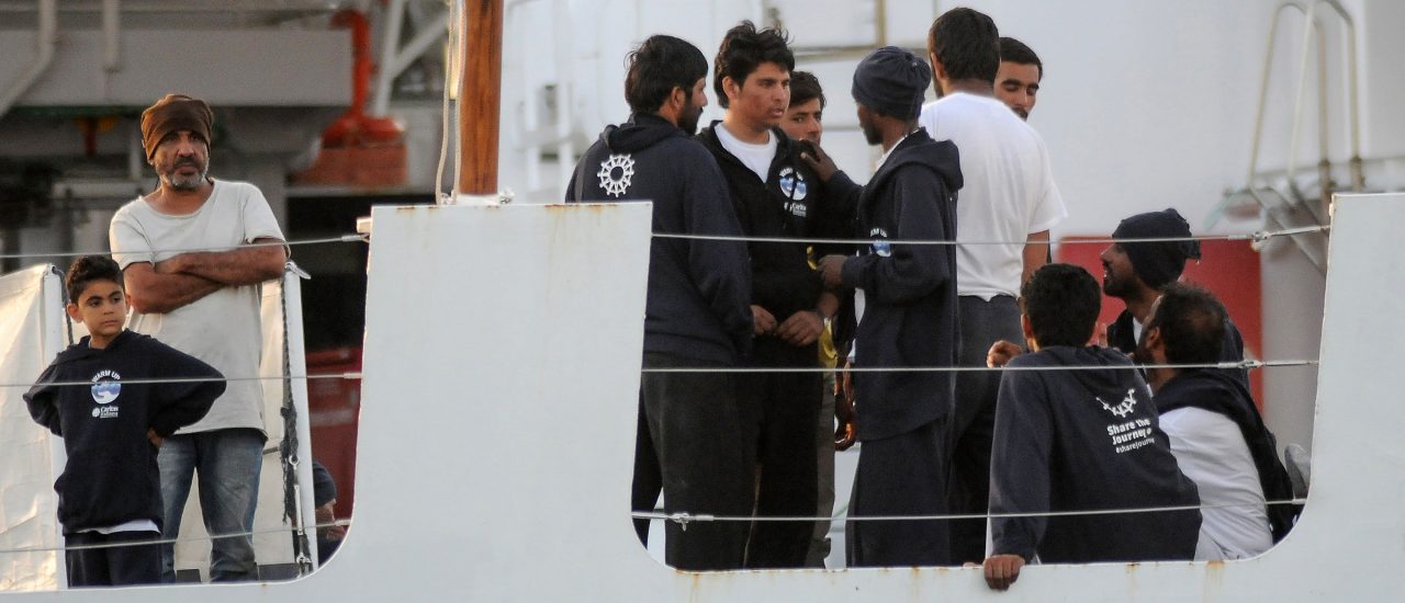 Die Menschen harren weiterhin auf dem Schiff aus. Foto: Alessandro Fucarini | AFP