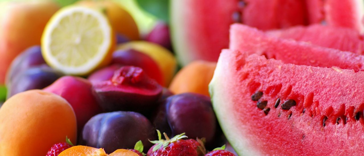 Obst ist an warmen Tagen eine gute Option. Foto: Inacio Pires | shutterstock