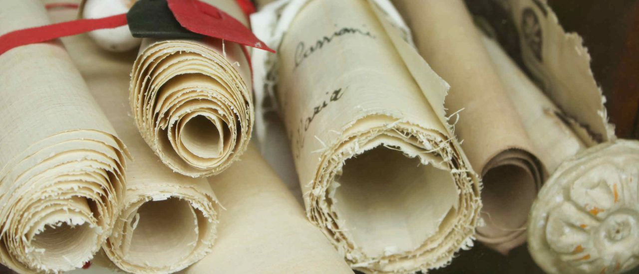 Mehrere tausend Schriftrollen wurden in der antiken Bibliothek gelagert. Foto: Eyesee Microstock | Shutterstock