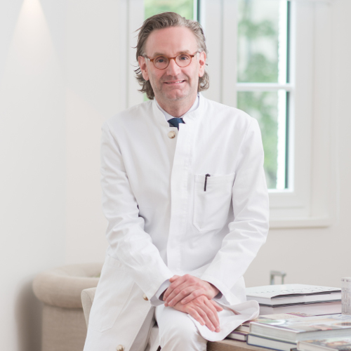 Philipp Babilas - ist Dermatologe und Gründer des Hautzentrums Regensburg.