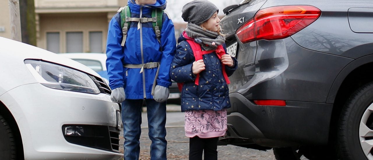 Für Kinder ist der Schulweg zu Fuß sicherer als im Auto der Eltern. Foto: Katja Täubert | VCD
