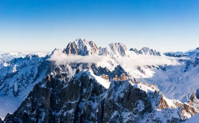 Gegen das Grundproblem der Gletscherschmelze, wie man sie auch in den Alpen beobachten kann, helfen künstliche Gletscher nicht. Foto: Simon Miga | unsplash.com