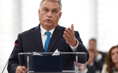Viktor Orbán hat das Verfahren im Vorfeld als „Angriff auf die ungarische Ehre“ bezeichnet. Foto: Frederick Florin | AFP
