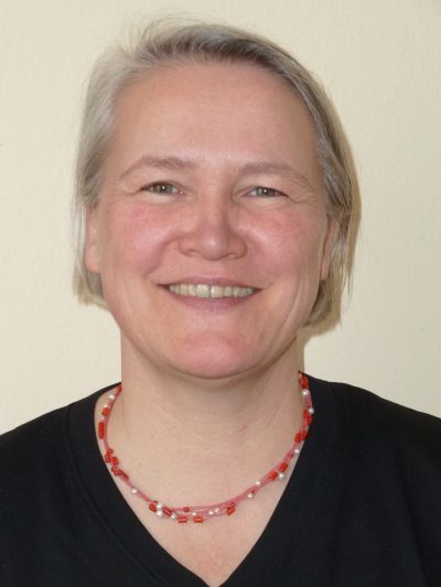 Elke Matters - ist selbst Hebamme und Vorsitzende der Deutschen Gesellschaft für Hebammenwissenschaft.