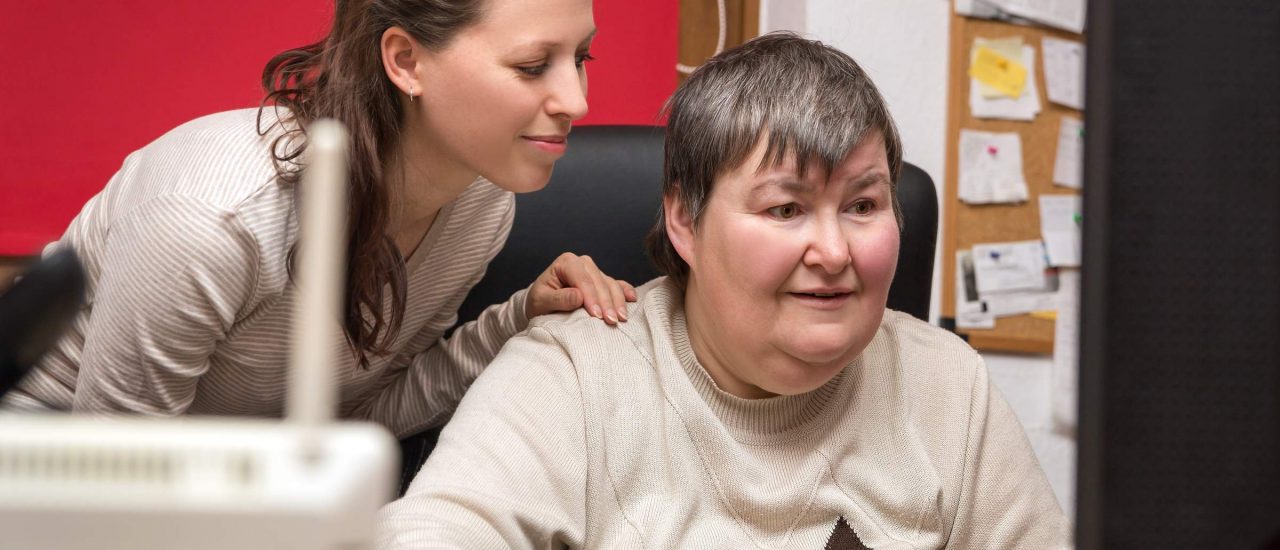 Menschen mit geistiger Behinderung können trotz Vollbetreuung eine politische Meinungen haben. Foto: Miriam Doerr-Martin | shutterstock.com