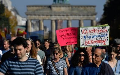 Die #unteilbar-Demonstration am Brandenburger Tor. Foto: John MacDougall | AFP