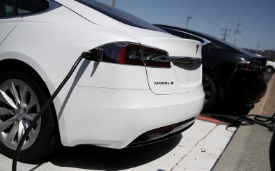 Wie viel CO2 produzieren Akkus für E-Autos in der Herstellung? Foto: Justin Sullivan | AFP
