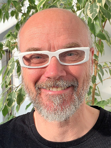 Holger Hermanns - ist Informatikprofessor hat mit Kevin Baum  "Ethik für Nerds" initiiert.