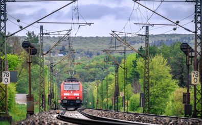 Die Zukunft des Schienenverkehrs ist von der Finanznot der Deutschen Bahn bedroht. Foto: Gaschwald | Shutterstock.com
