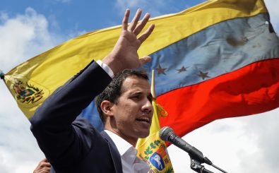 Nach landesweiten Protesten gegen die Regierung in Venezuela hat sich der Oppositionsführer Juan Guaidó selbst zum Übergangspräsidenten ernannt. Foto: Federico PARRA | AFP