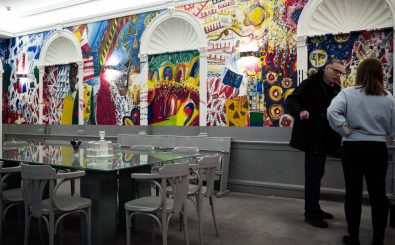 Kunstwerk an einer Wand in einem Raum des DAU-Projekts (23.1.2019), aufgenommen während einer Pressevorschau vor der Eröffnung in der französischen Hauptstadt Paris. DAU ist ein Filmprojekt und soziales Experiment des russischen Filmemachers Ilya Khrzhanovsky. Foto: Philippe LOPEZ | AFP