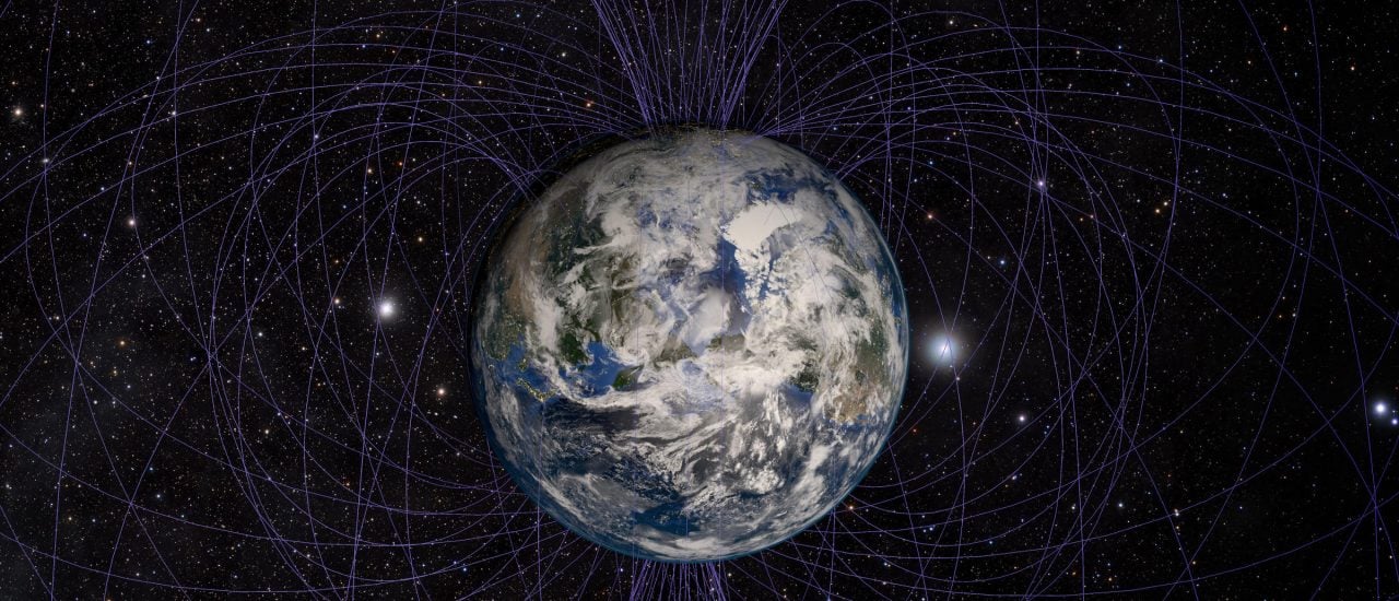 Das Erdmagnetfeld ändert sich ständig und das muss auch immer neu berechnet werden. Foto: janez volmajer | Shutterstock.com