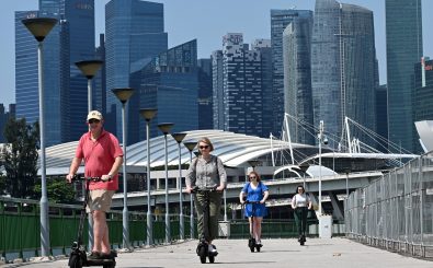 Auch in Singapur sind E-Scooter Teil des Stadtbildes. Foto: Roslan Rahman | AFP