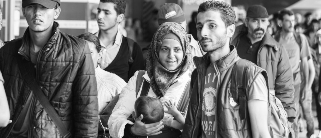 Geflüchtete aus Syrien, als sie 2015 am Münchner Hauptbahnhof ankommen. Foto: Armin Binz | shutterstock.com