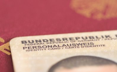 Reichsbürger erkennen die Ausweisdokumente der Bundesrepublik nicht an. Foto: Bartolomiej Pietrzyk | shutterstock.com