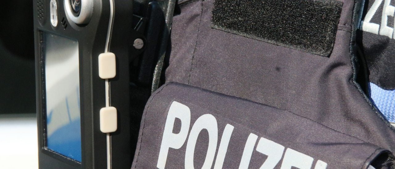 Auch in Deutschland werden Polizisten zukünftig Bodycams nutzen. Foto: shutterstock.com | Mattis Kaminer