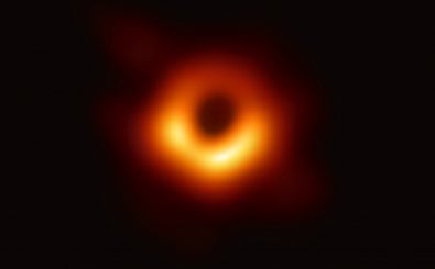 Dieses Foto des Event Horzion Telescope beweist die Existenz Schwarzer Löcher Foto: EUROPEAN SOUTHERN OBSERVATORY | AFP