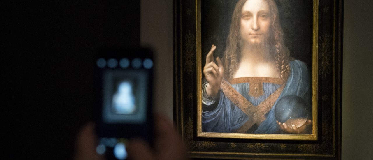 Verschwundenes Gemälde: Für über 450 Millionen Euro wurde da Vincis Christus-Porträt im November 2017 versteigert. Foto: Drew Angerer | Getty Images