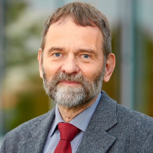 Prof. Dr. Ralf Kölling-Paternoga - Forscht an der Universität Hohenheim zu den Themen Hefegenetik und Gärungstechnologie.
