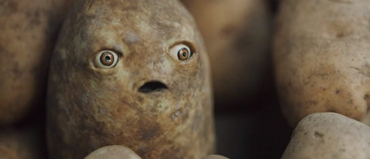 Im Video zu „Unemployed“ fürchten Kartoffeln um ihr Leben. Foto: Screenshot | Vimeo