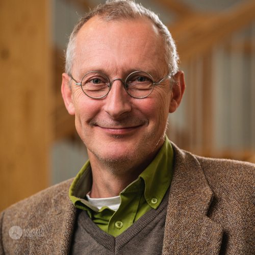 Prof. Dr. Christian Ammer - leitet die Abteilung Waldbau und Waldökologie der gemäßigten Zonen an der Georg-August-Universität Göttingen.
