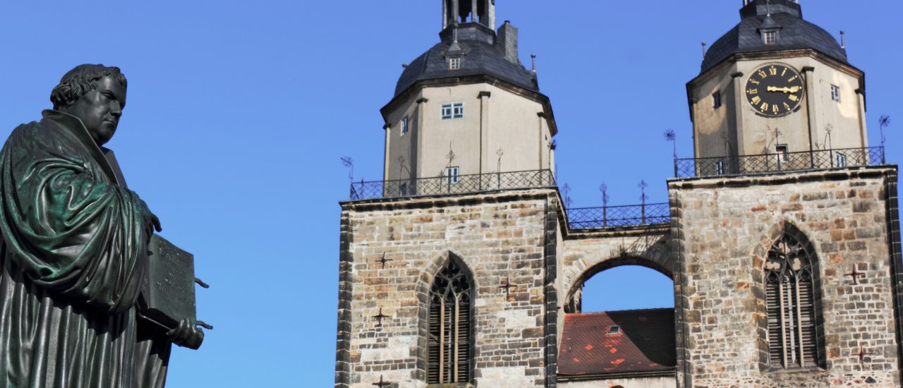 Vor etwa 700 Jahren wurde das antisemitische „Judensau“-Relief an der Stadtkirche von Wittenberg angebracht. Foto: ArTono | shutterstock.com