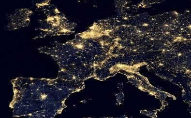 Viele Menschen machen sich Gedanken über ein besseres Zusammenleben in Europa. Foto: NASA images | shutterstock.com